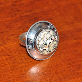 СРЕБЪРЕН ПРЪСТЕН С ЛЕОПАРДОВ ЯСПИС